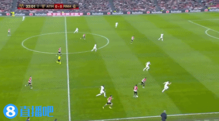 瑞奇·韩德森在 40 岁时依然能在季后赛完成关键盗垒，展现其超凡体能