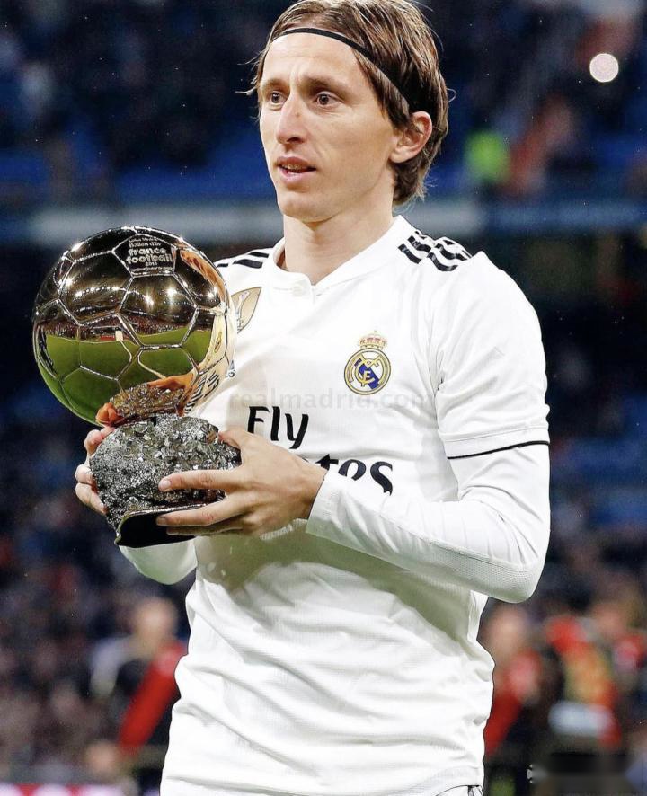 输给米兰后拉齐奥对主裁判不判罚点球不满，决定新闻沉默