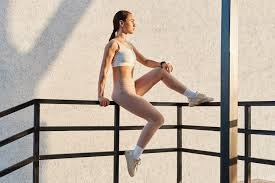 内维尔：利物浦仍能获得欧冠资格，但难以达到上