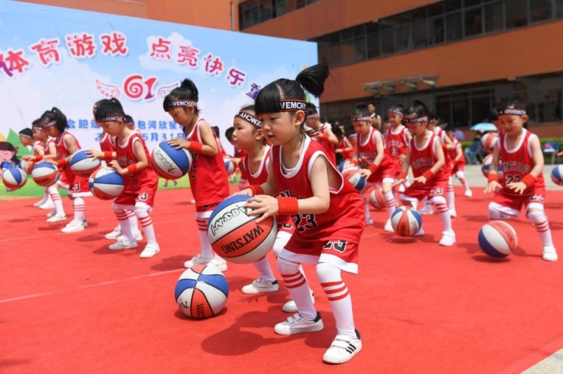 27日红黑榜：詹姆斯压哨绝杀步行者，快船仅三节就打花尼克斯！